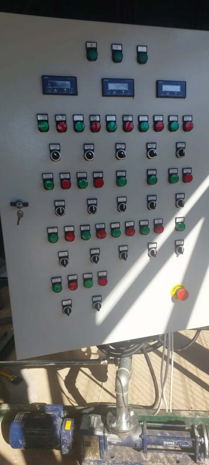 Çok çıkışlı kumanda panosu ön yüzü
