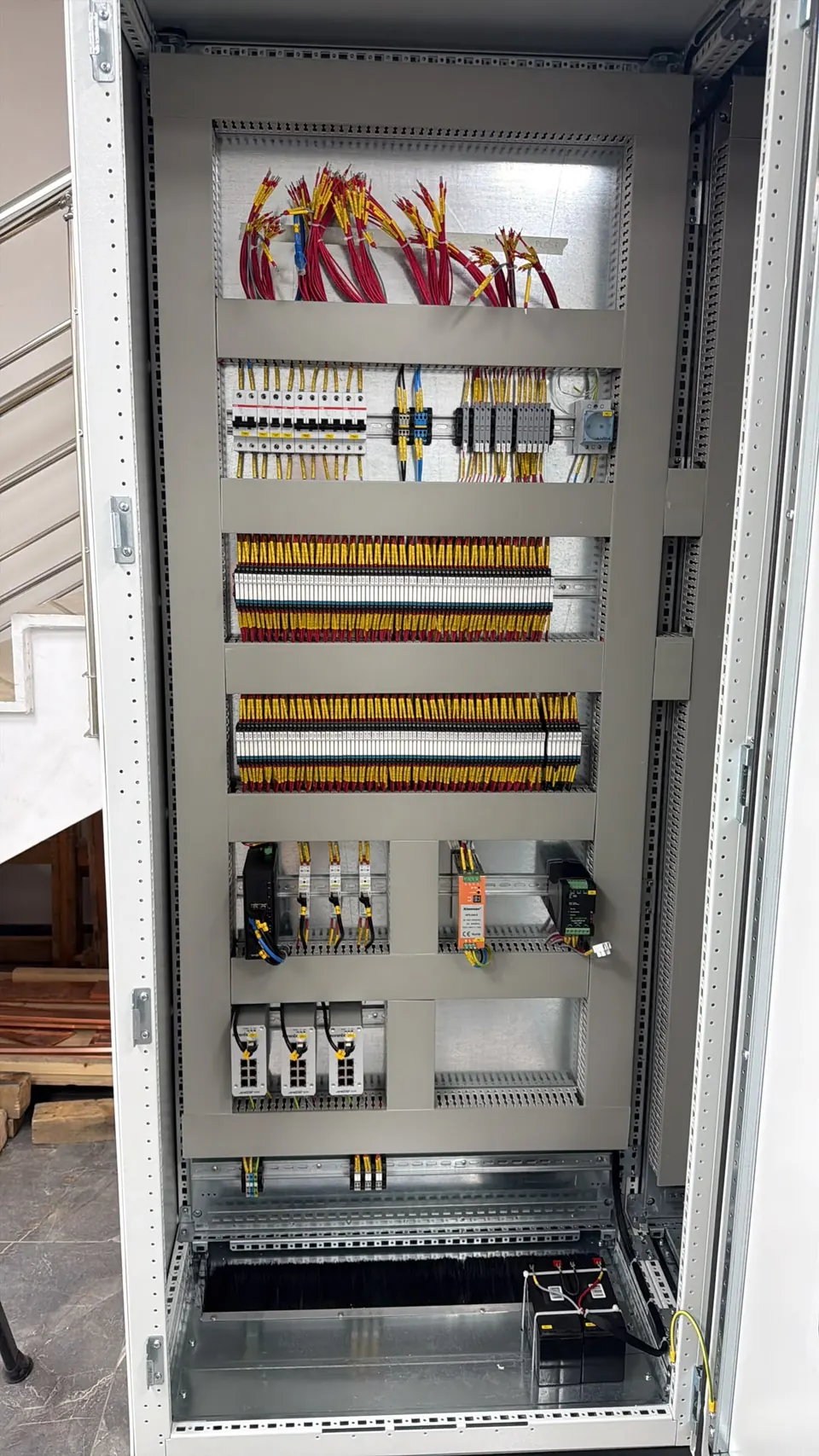 Boren Enerji atölyesinde imal edilmiş PLC otomasyon panosu